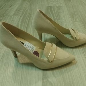 Jones New York Signature Pointed Toe Heel Size 6.5